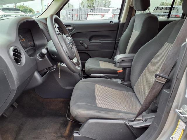 Used 2016 Billet Silver Metallic Jeep  image 21