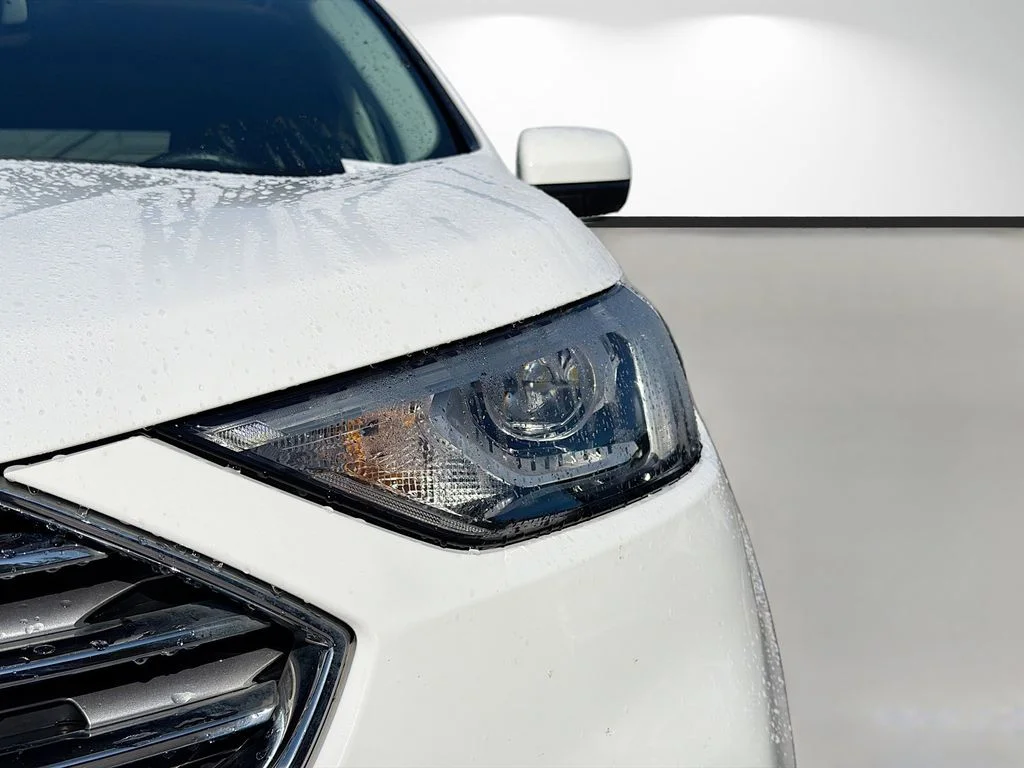 Used 2022 White Ford SEL image 9
