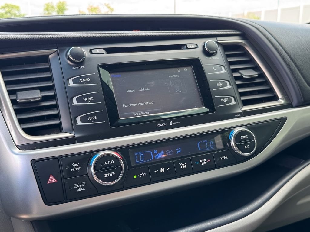 Used 2014 Silver Toyota LE Plus V6 image 24