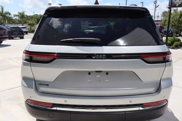 Used 2024 Silver Jeep 4xe image 5