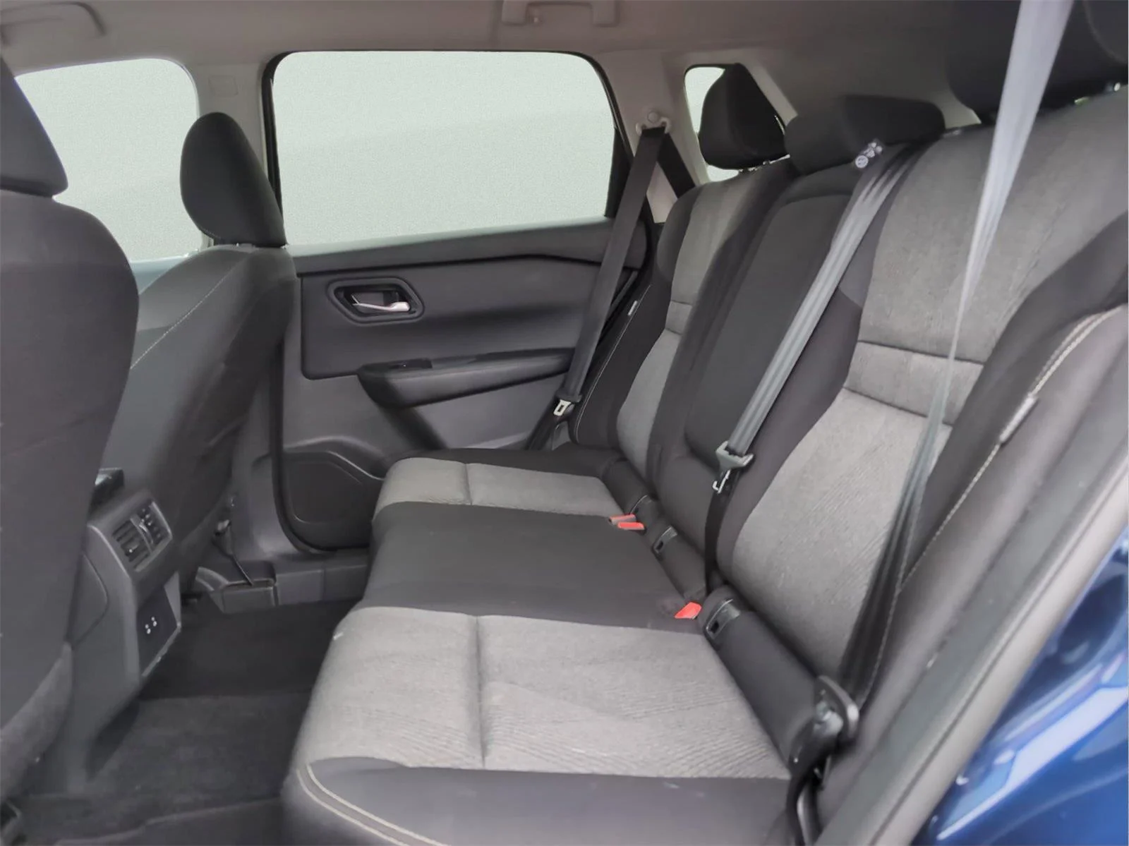 Used 2025 Deep Ocean Blue Pearl Nissan SV image 32