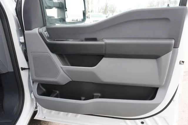 New 2026 Oxford White Ford F-350® XL image 19