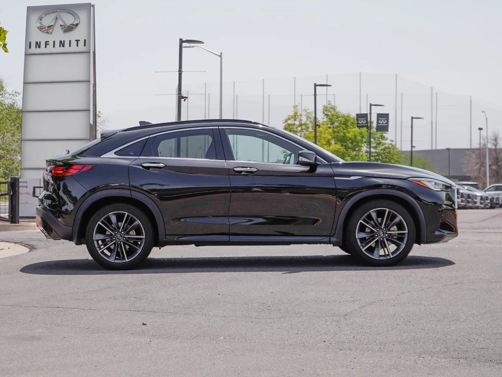 Used 2024 Black Obsidian INFINITI LUXE image 15