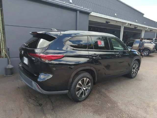 Used 2022 Black Toyota XLE image 2