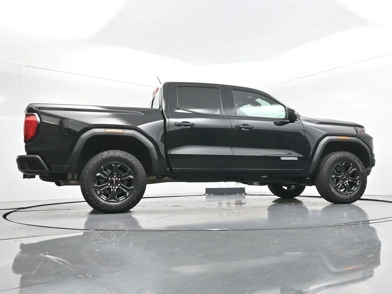 Used 2025 Onyx Black GMC Elevation image 49