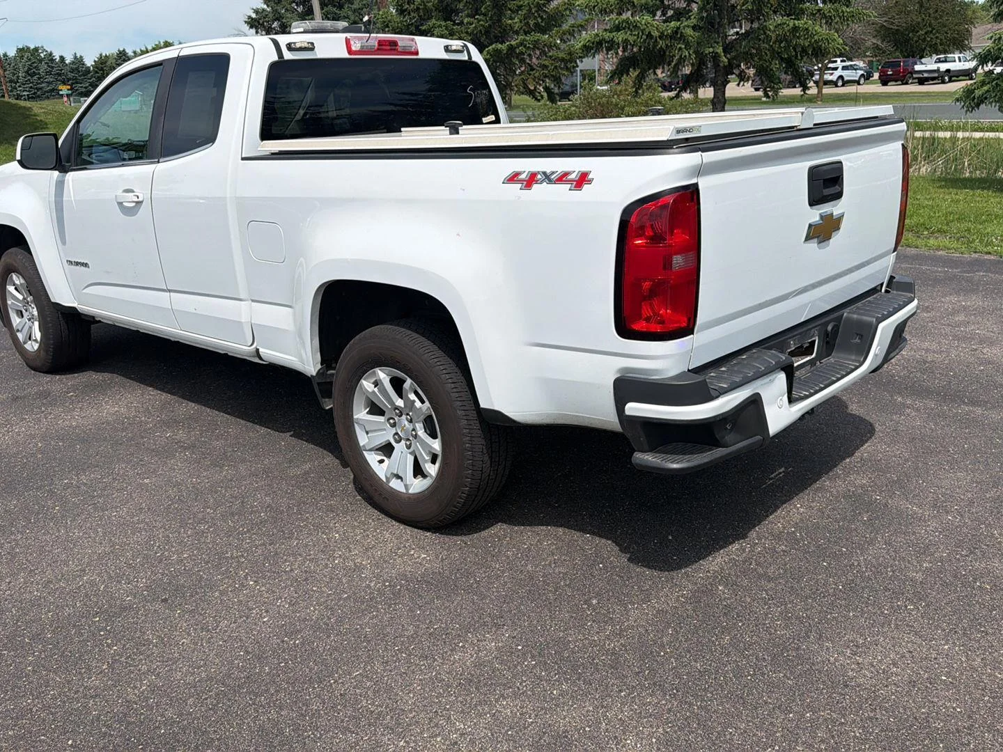 Used 2020 Summit White Chevrolet 4WD LT image 5