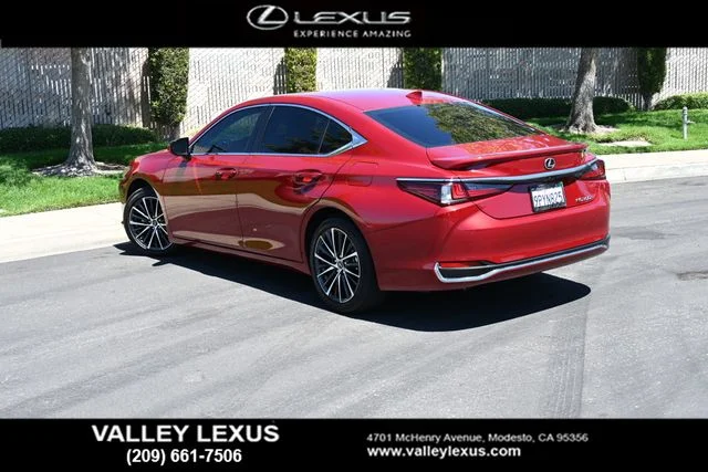 Certified Used 2024 MATADOR RED MICA Lexus 300h image 4