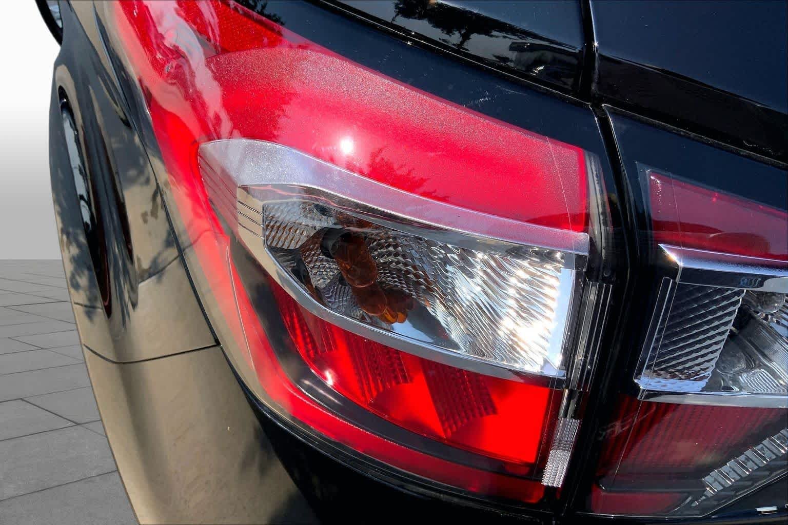 Used 2018 Shadow Black Ford SE image 28