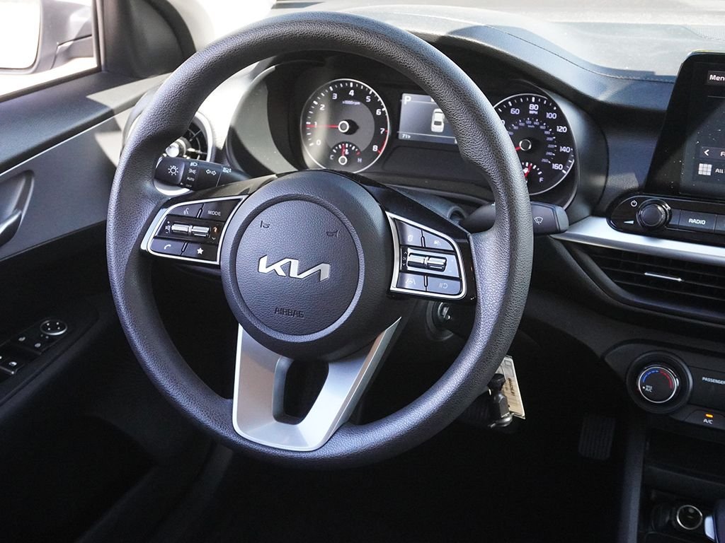 Used 2023 White Kia LXS image 30