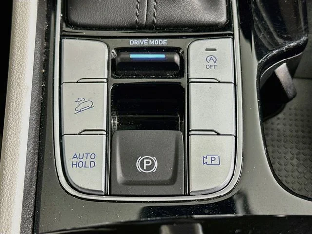 Certified Used 2025 Green Hyundai SEL Convenience image 21