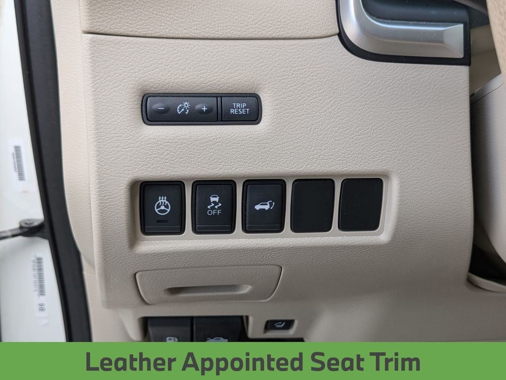 Used 2018 White Nissan Platinum image 20