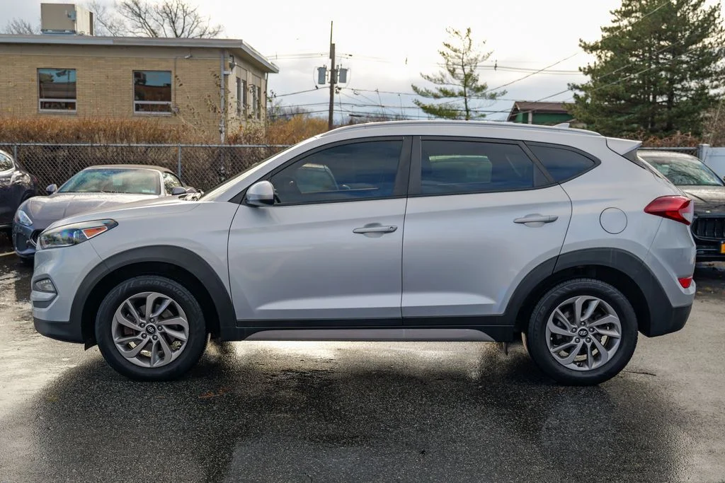 Used 2018 Molten Silver Hyundai SEL image 4