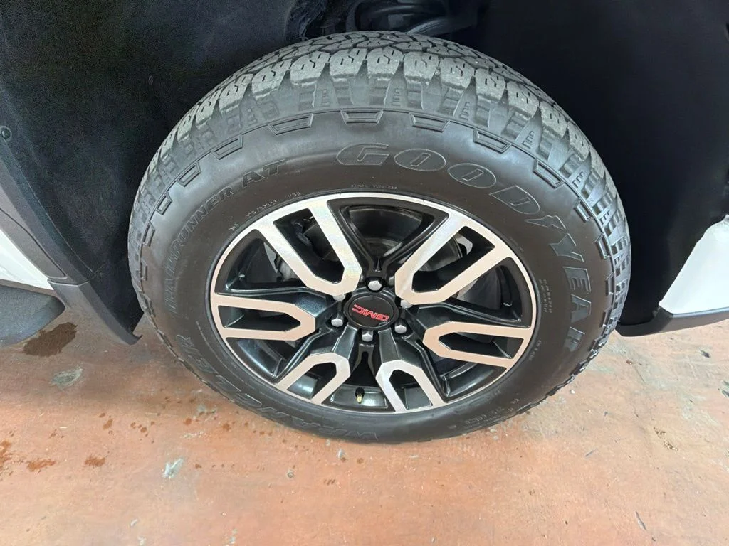 Used 2022 Summit White GMC AT4 image 10