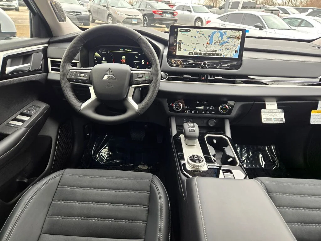New 2026 White Mitsubishi SE image 14