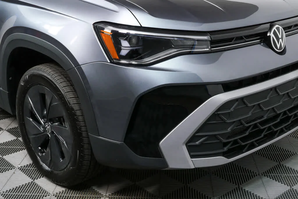 New 2026 Platinum Gray Metallic Volkswagen S image 33