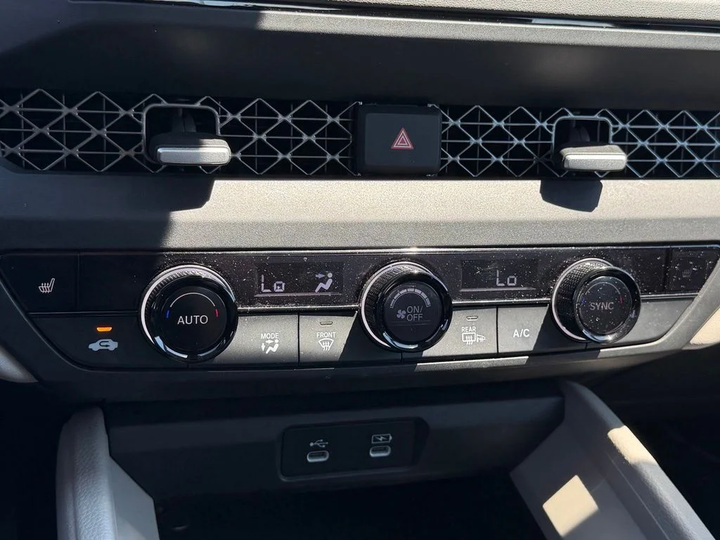 Used 2023 White Honda EX image 25