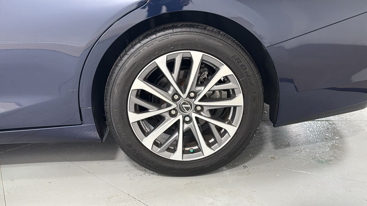 2022 Lexus ES 350 - Photo 23