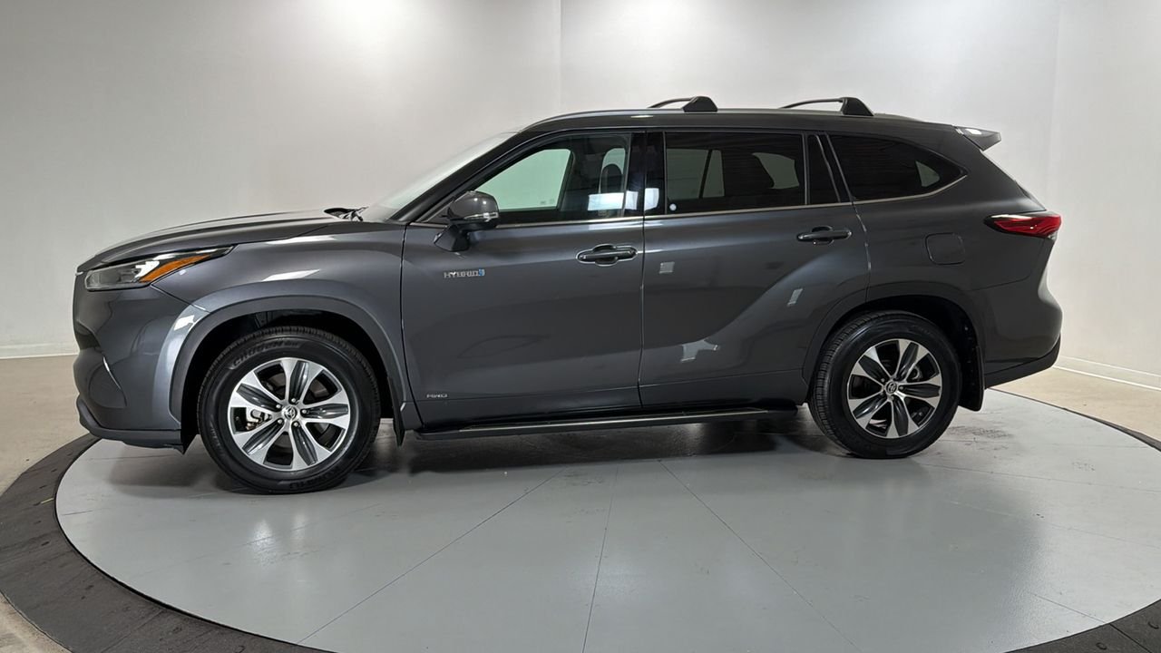 Used 2020 Gray Toyota XLE image 8