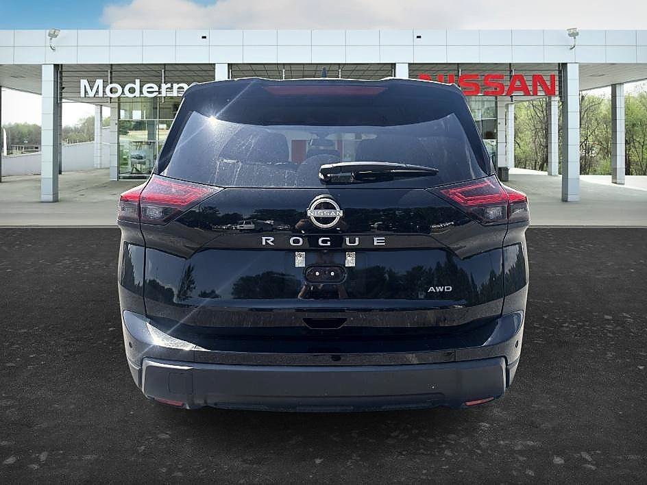 Used 2025 Super Black Nissan SV image 5