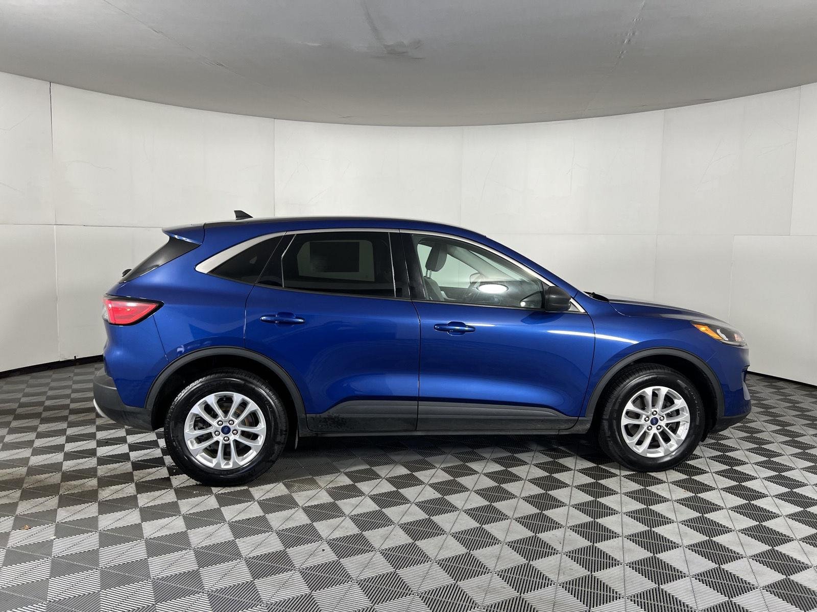 Used 2022 Atlas Blue Ford SE image 8
