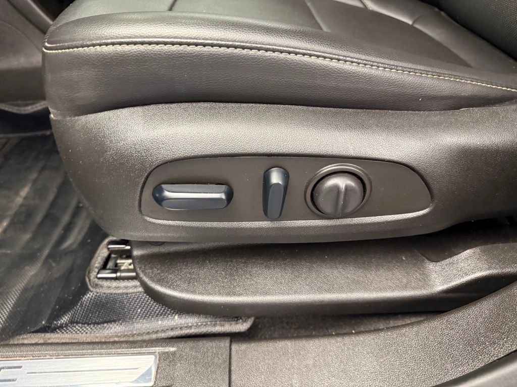 Used 2023 Silver GMC SLT image 60