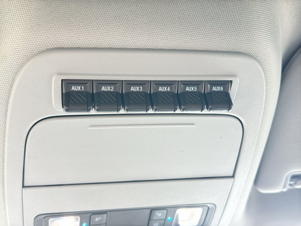 Used 2025 Oxford White Ford XLT image 27
