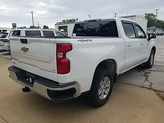 Used 2022 White Chevrolet LT image 27