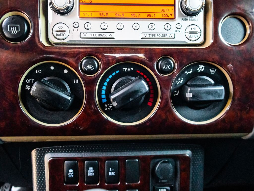 Used 2012  Toyota Base image 39