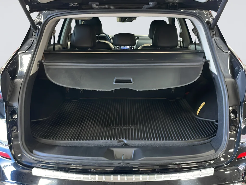 Used 2020 Black Nissan SL image 34
