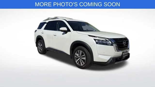 2022 Nissan Pathfinder SL 4WD's photo