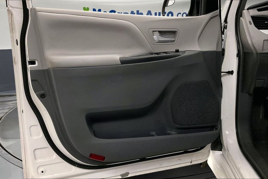 Used 2019 White Toyota LE image 27