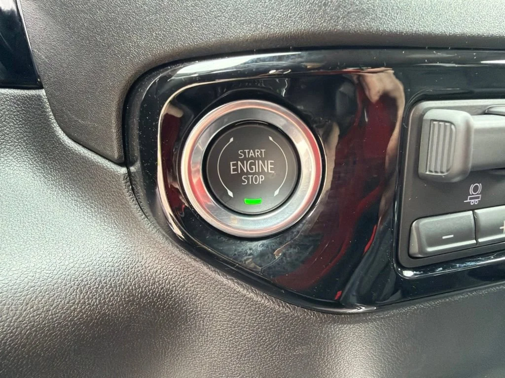 Used 2026 Polar White Tricoat Chevrolet LTZ image 40