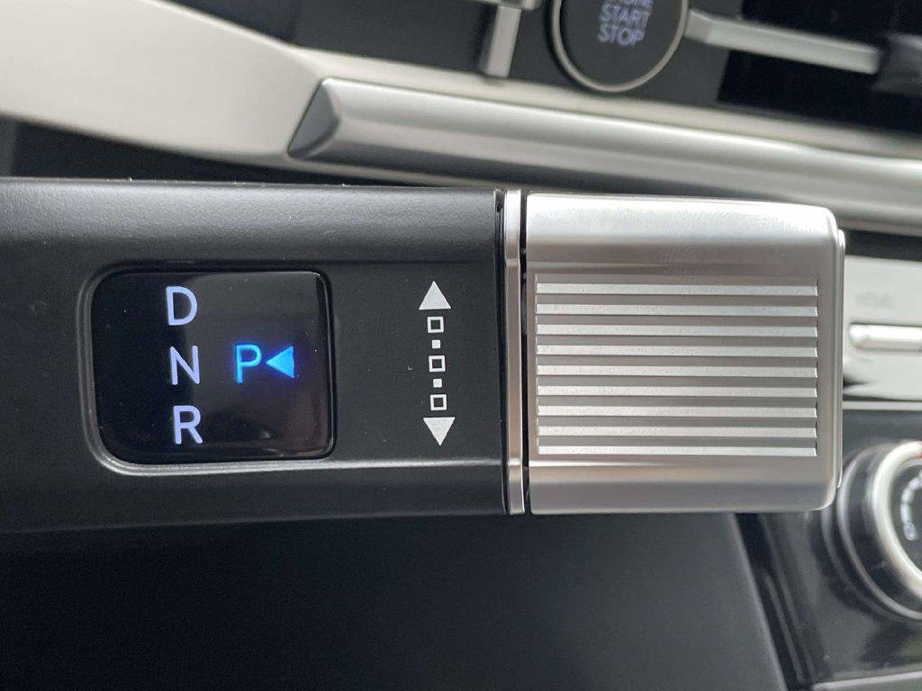 New 2027 White Hyundai SE FWD image 25