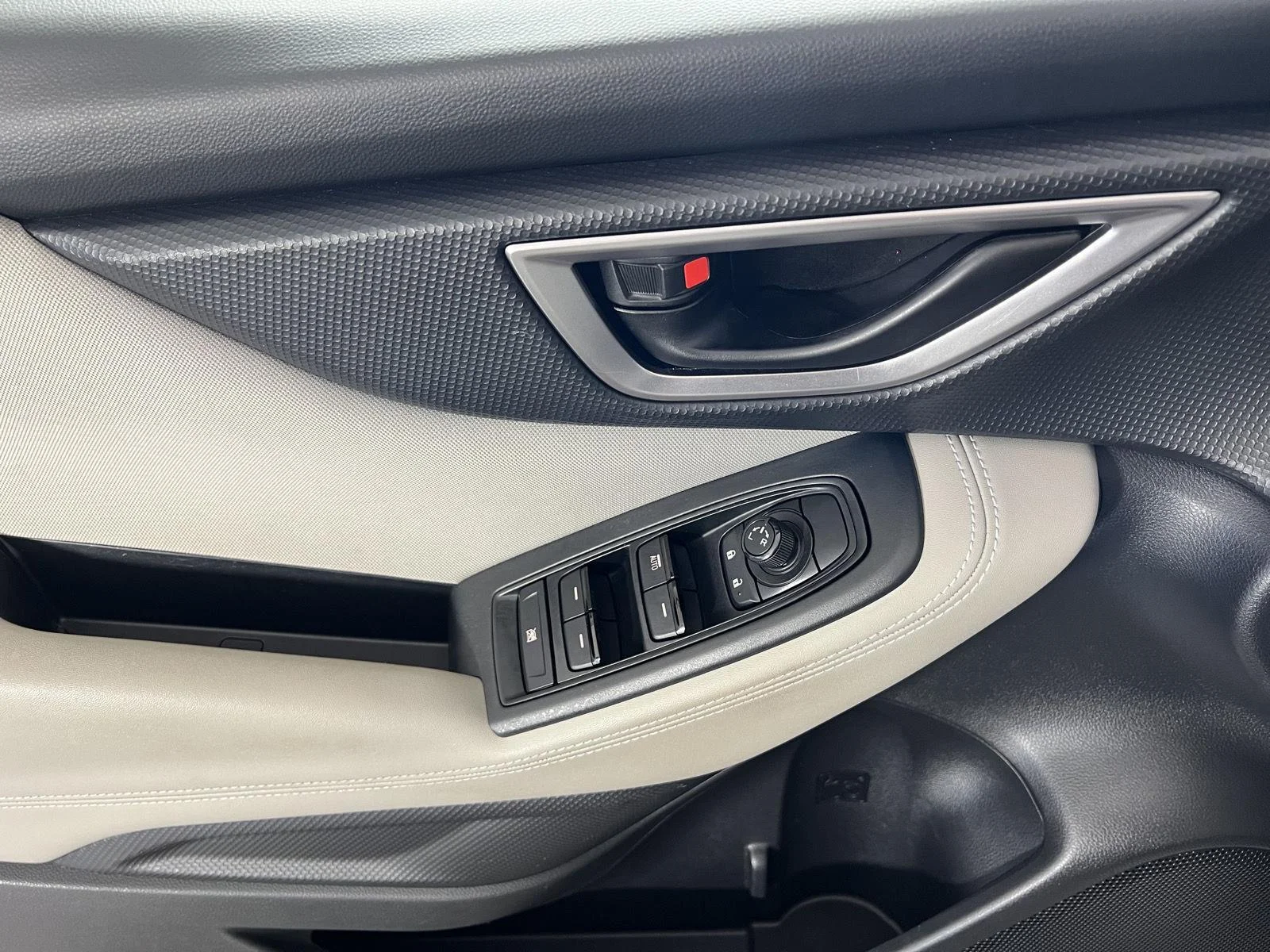 Used 2020  Subaru BASE image 6