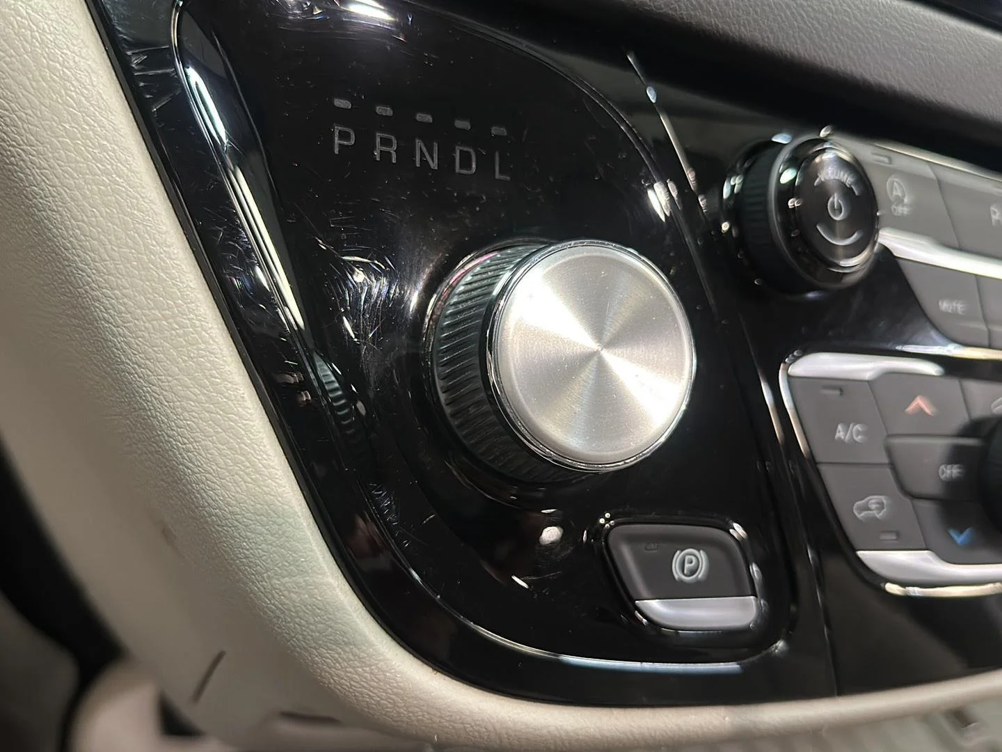 Used 2019 Velvet Red Pearlcoat Chrysler Touring L image 26