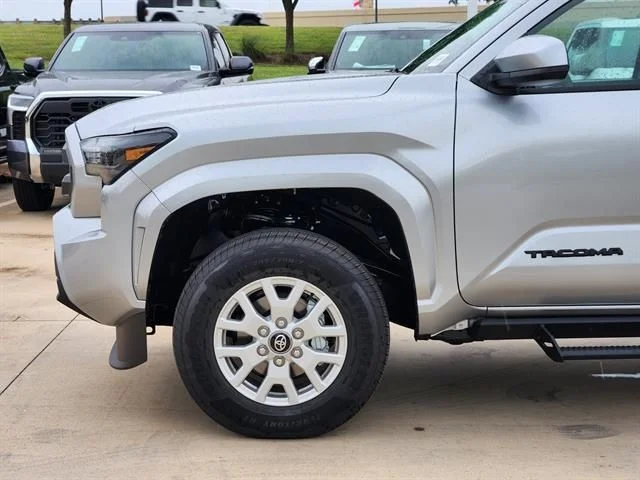 2025 Toyota Tacoma SR5 - Photo 6