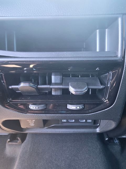 New 2026 Silver Zynith Exterior Paint Jeep Altitude image 11