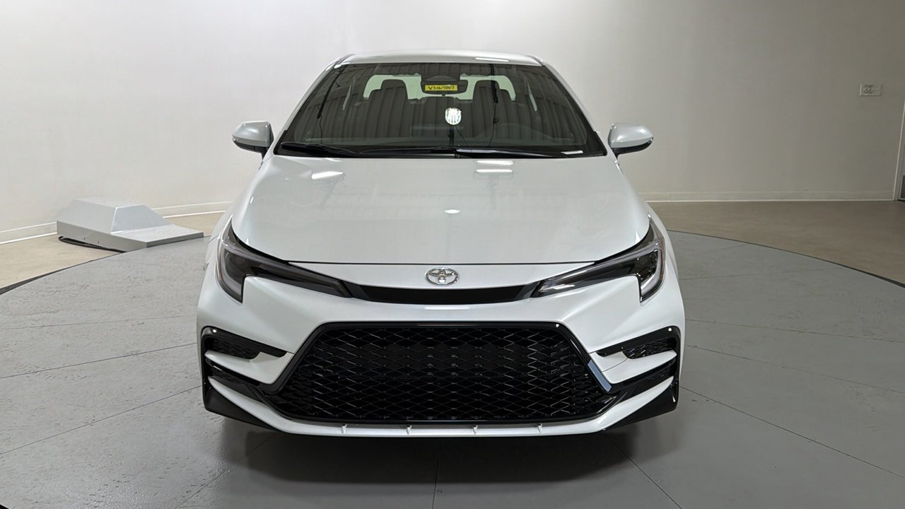 New 2027 Wind Chill Pearl <sup>1</sup> Toyota  SE image 2