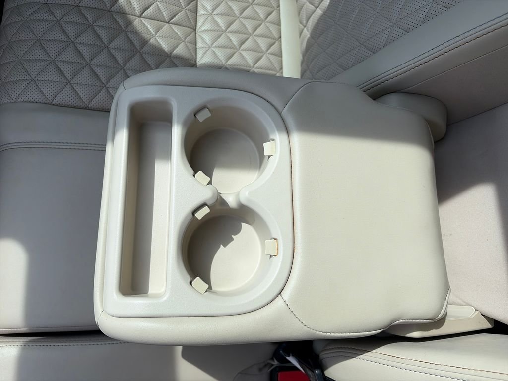 Used 2024 Pearl White Nissan Platinum image 41