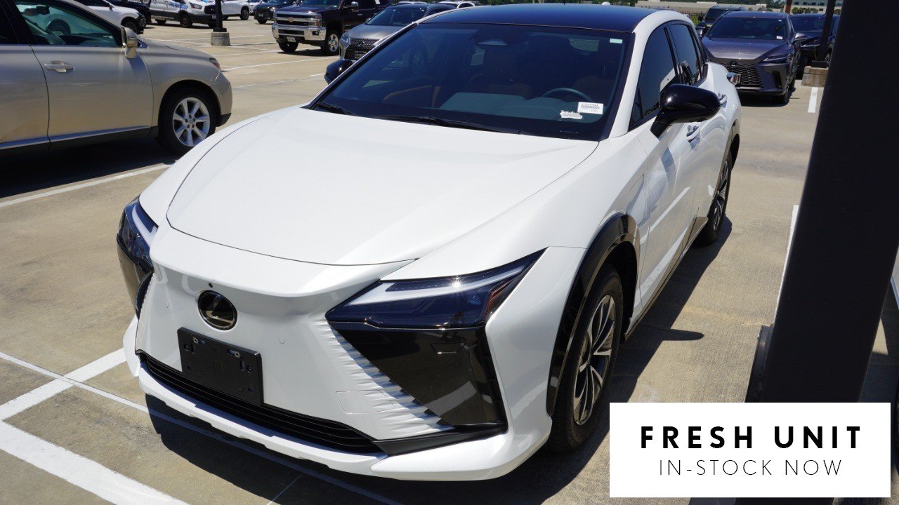 2025 Lexus RZ 450e's photo