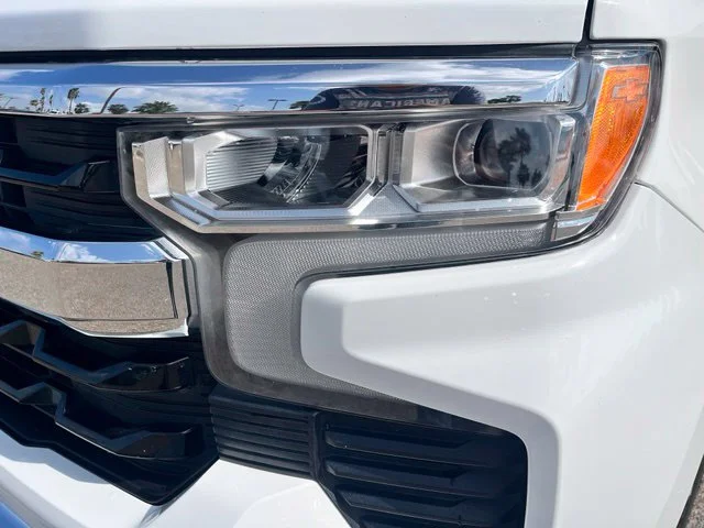 Used 2025 White Chevrolet LT image 4