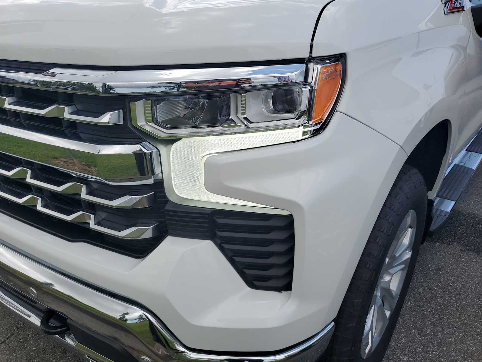 New 2026 Summit White Chevrolet LTZ image 16