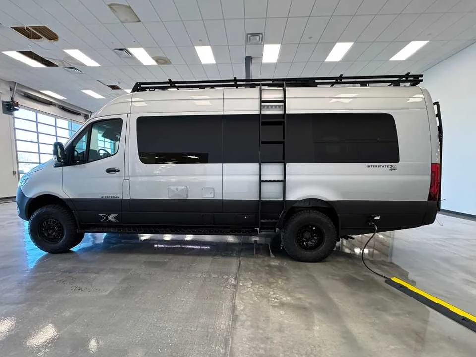 Used 2024 SILVER AIRSTREAM  image 6