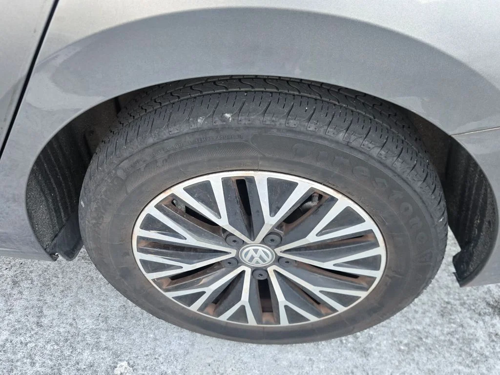 Used 2019  Volkswagen SEL image 6