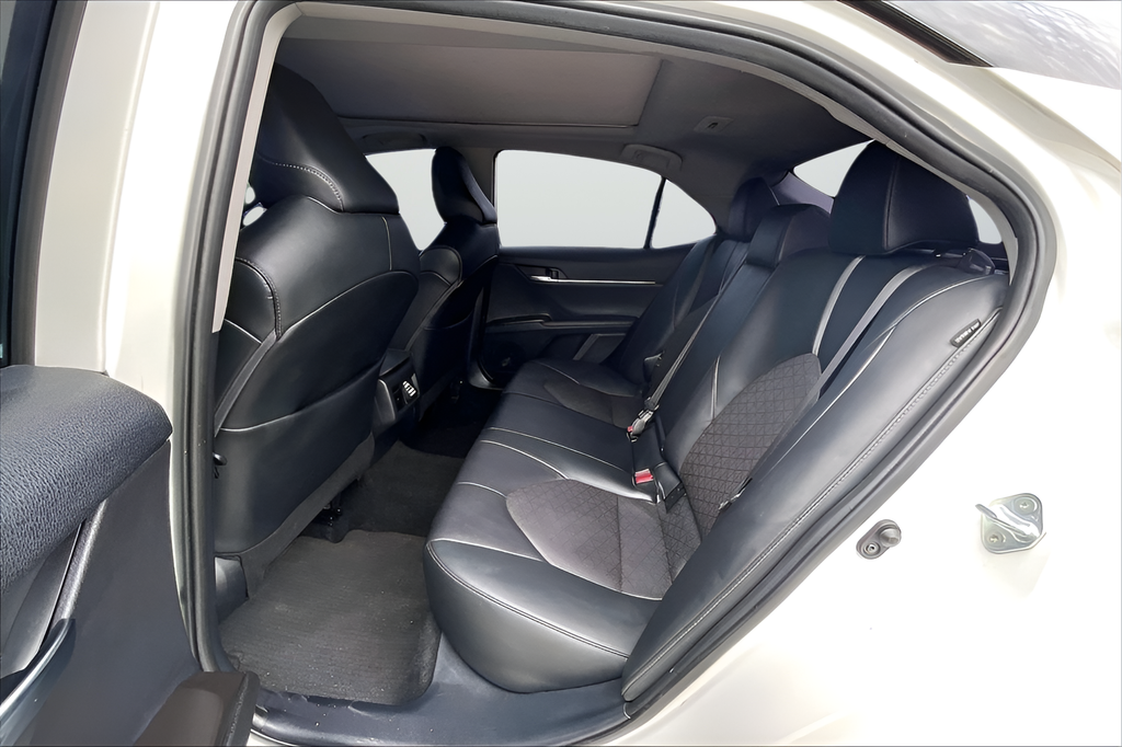 Used 2022 White Toyota XSE V6 image 19