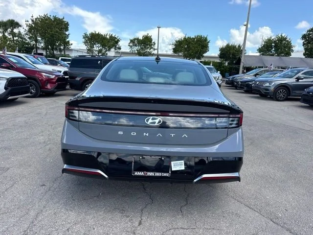 Used 2025 Blue Hyundai SEL image 4