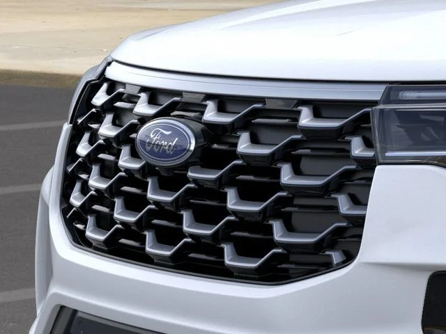 New 2026 Star White Metallic Tri-Coat Ford Platinum™ image 17