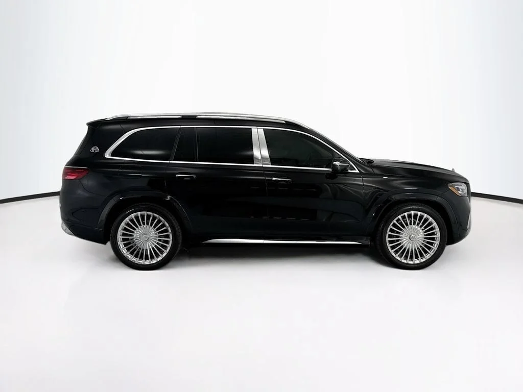 Used 2025  Mercedes-Benz Maybach GLS 600 image 4