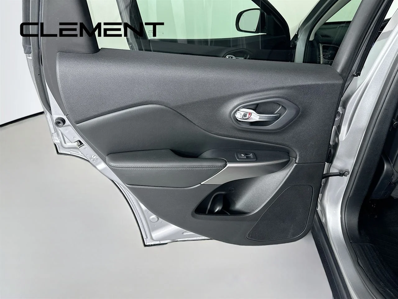 Used 2020 Billet Silver Metallic Clearcoat Jeep Limited image 30