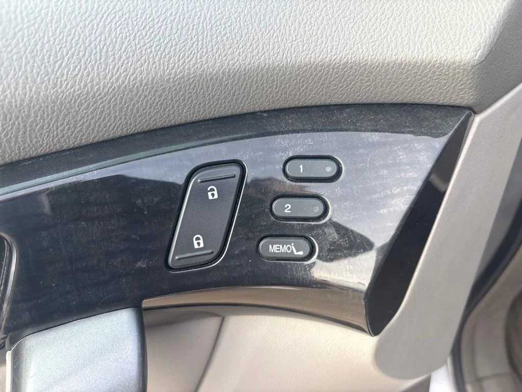 Used 2008 Silver Acura Technology SH-AWD image 10